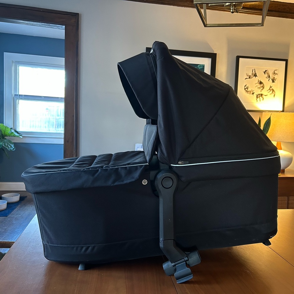 Thule Urban Glide 3/4 Bassinet Stroller attachment